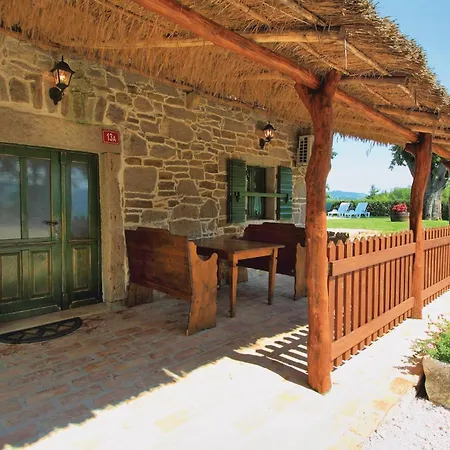 3 Bedroom Stunning In Frki Holiday home