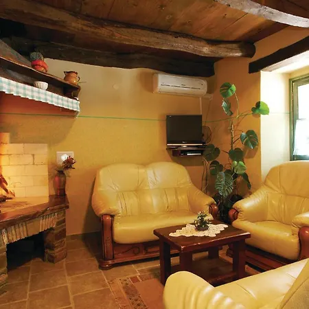 3 Bedroom Stunning In Frki Holiday home *