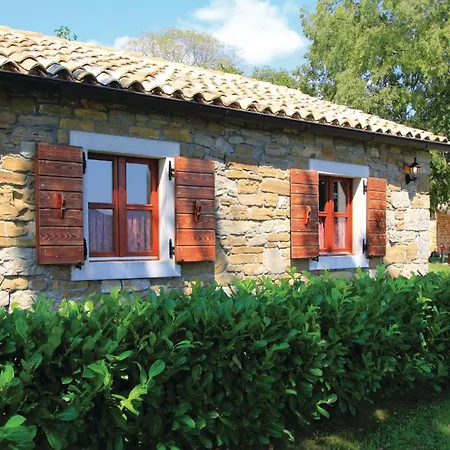 3 Bedroom Stunning In Frki Holiday home Juradi