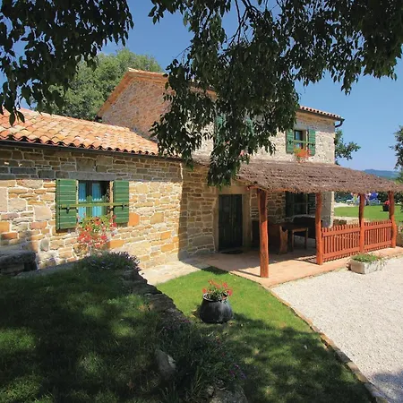 3 Bedroom Stunning In Frki Holiday home *