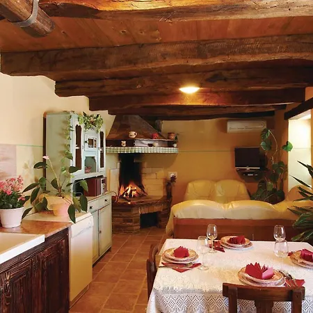 Frki V Holiday home Juradi