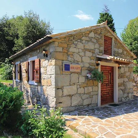 3 Bedroom Stunning In Frki Holiday home Juradi