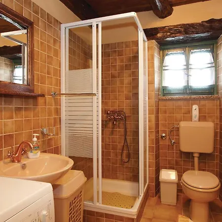 3 Bedroom Stunning In Frki Holiday home *