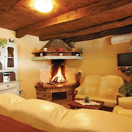Holiday home 3 Bedroom Stunning In Frki Juradi